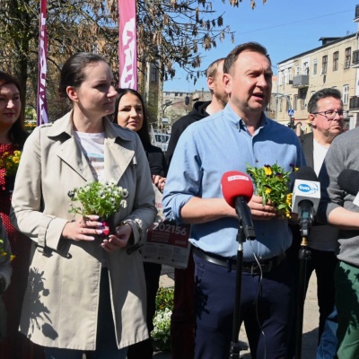 Zrób prezent Ziemi, postać bratki z Lewicą